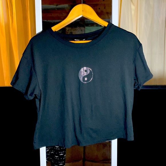 Black women’s T-shirt crop style with bedazzled Yin Yang. Worn once. - Picture 1 of 3